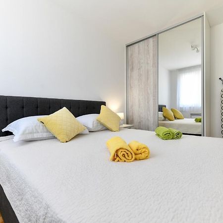 Modern Apartment For 2025' Vacation In Zara Esterno foto