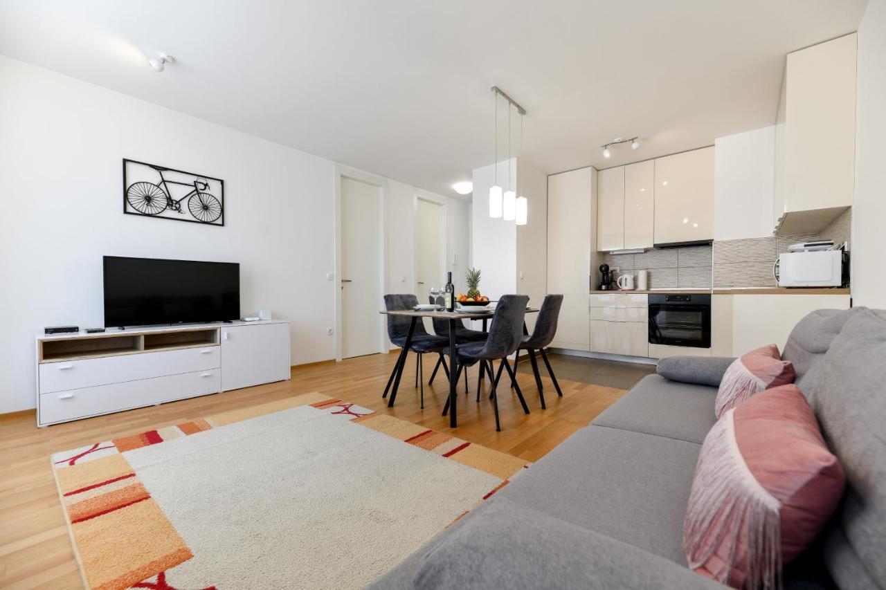 Modern Apartment For 2025' Vacation In Zara Esterno foto