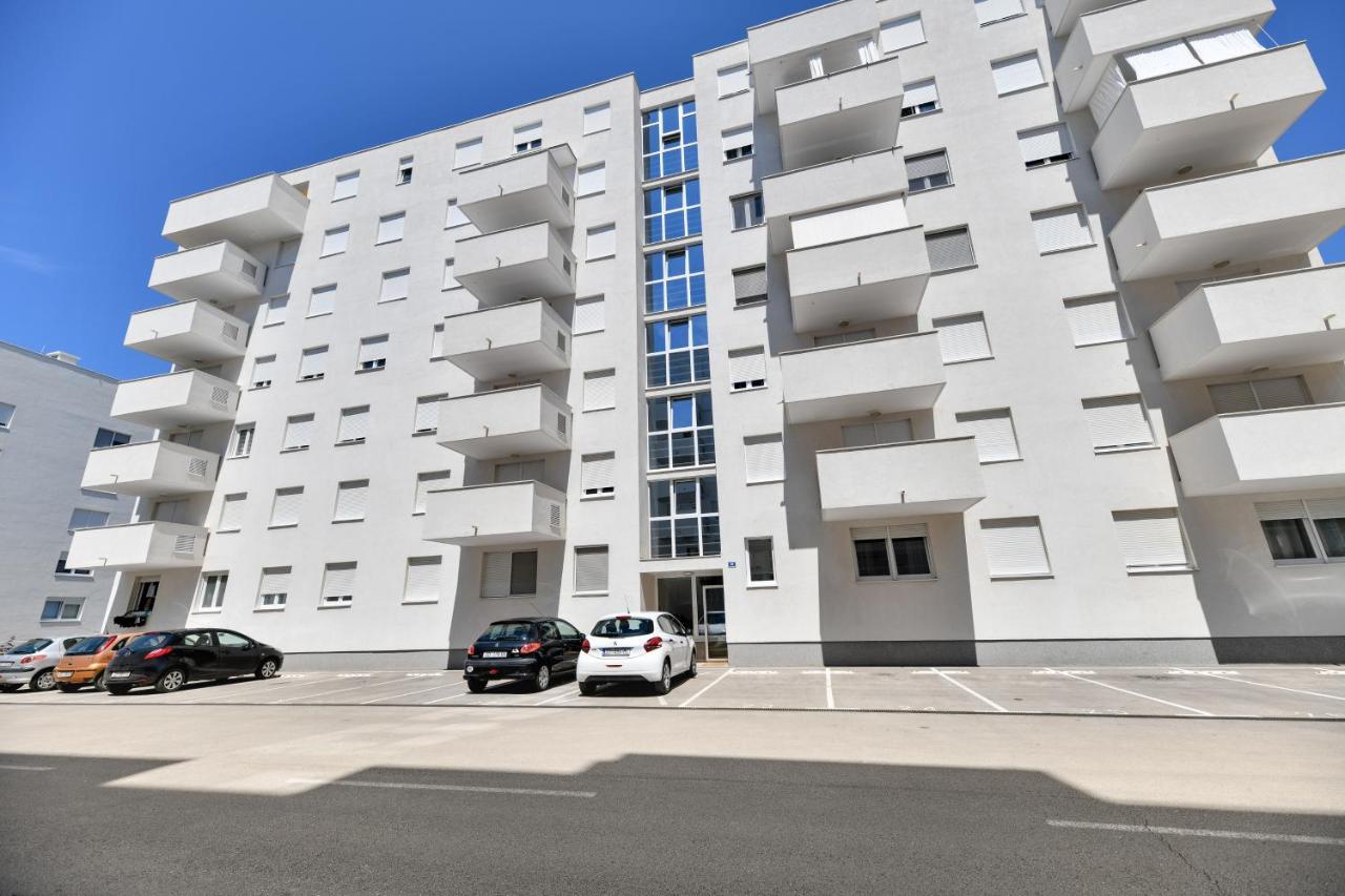 Modern Apartment For 2025' Vacation In Zara Esterno foto