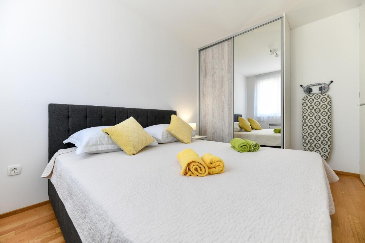 Modern Apartment For 2025' Vacation In Zara Esterno foto