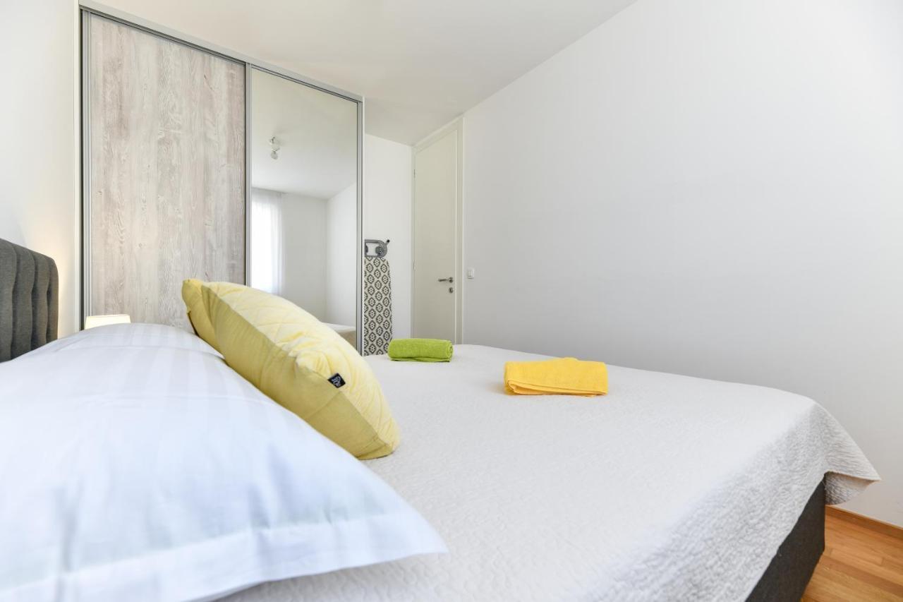 Modern Apartment For 2025' Vacation In Zara Esterno foto