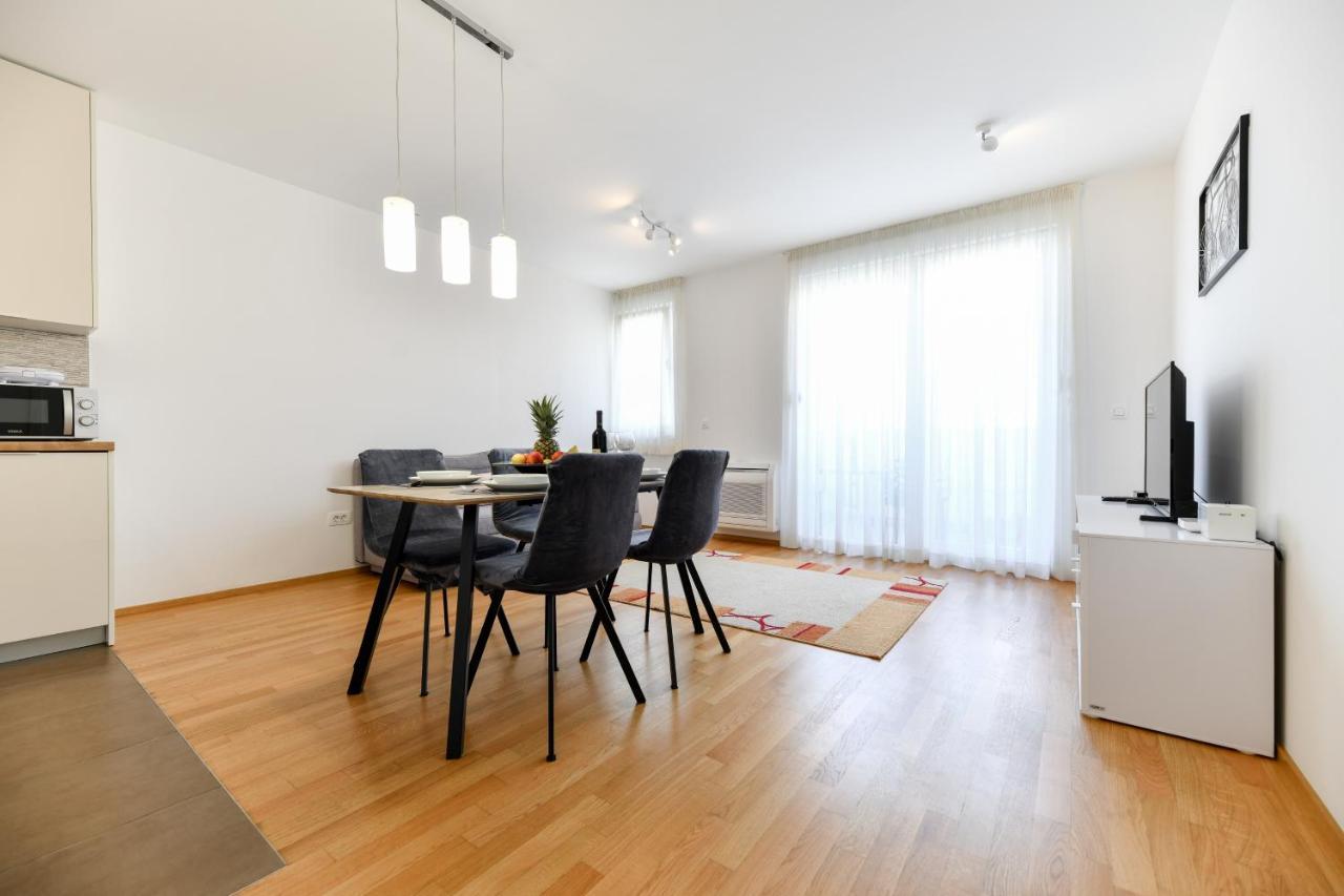 Modern Apartment For 2025' Vacation In Zara Esterno foto